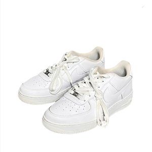 NIKE AIR FORCE 1 WHITE SIZE 7 Y